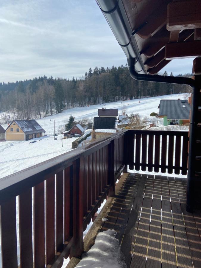 Rodinny Dum Na Slunecni Strani Dolni Dvur Luaran gambar